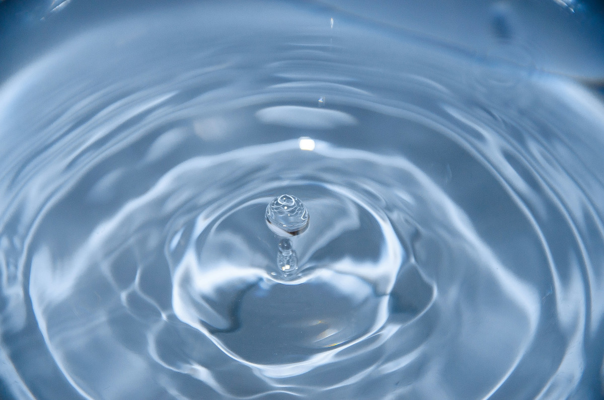 Hyaluronic acid dripping onto hyaluronic acid, creating circular ripples