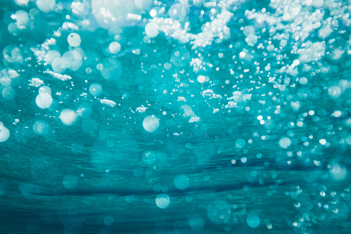 Blue liquid, light effects