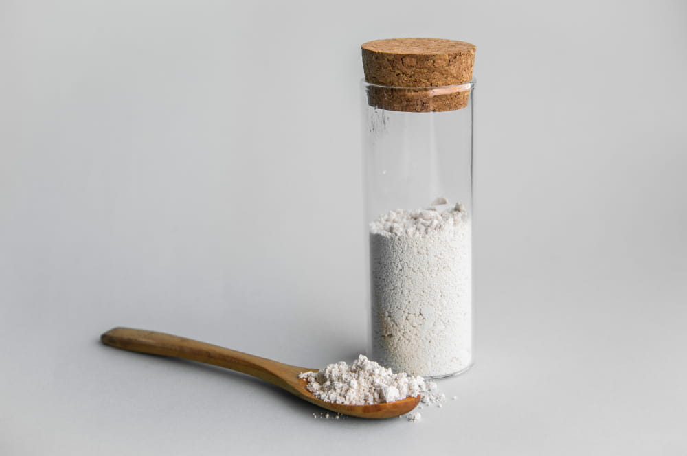 Powder on a spoon and in a glass