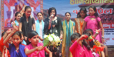 Nepali-song-and-dance-performed-by-young-girls_400.jpg