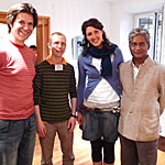 Rajan mit Seminarteilnehmern